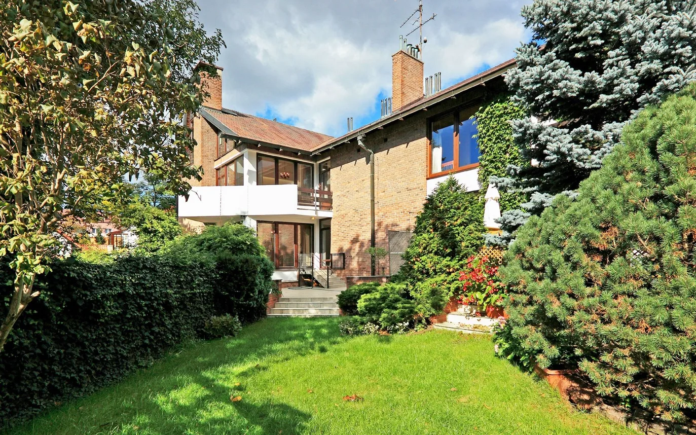 SEMI-DETACHED HOUSE AFTER RENOVATION IN SADYBA