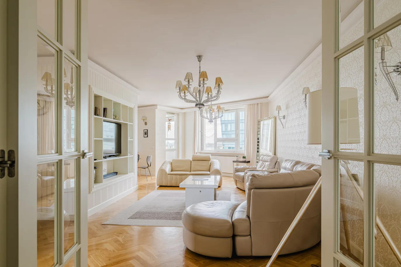 Apartment Next to the Metro | 160 sqm