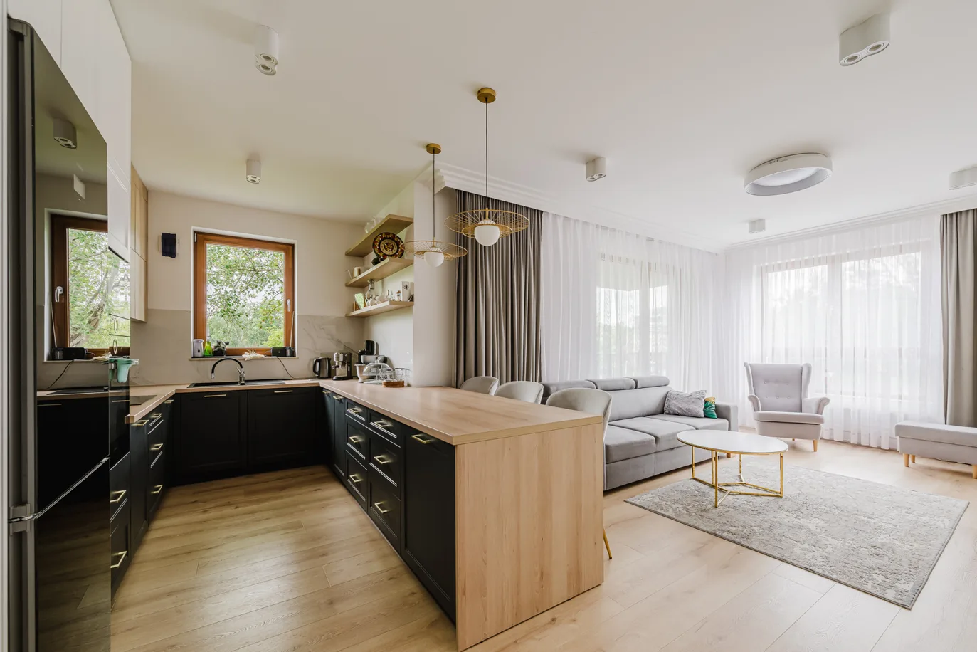 A modern apartment | 3 rooms | Wola
