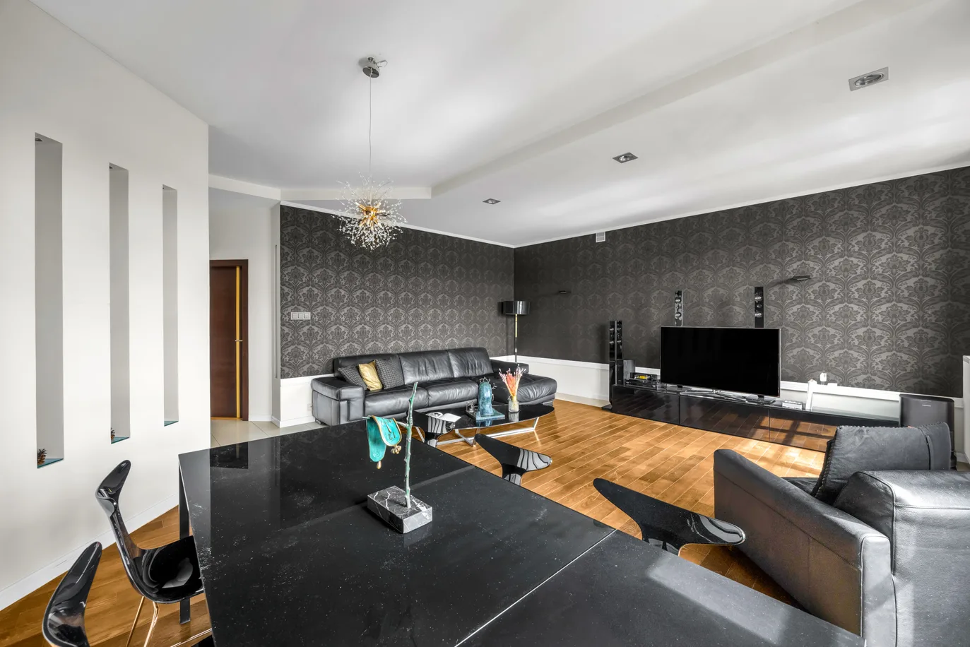 Modern 4-Room Apartment in Mokotów