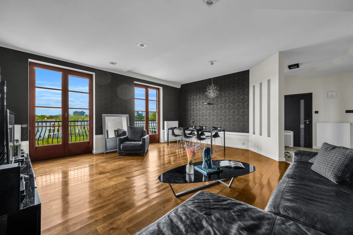 Modern 4-Room Apartment in Mokotów