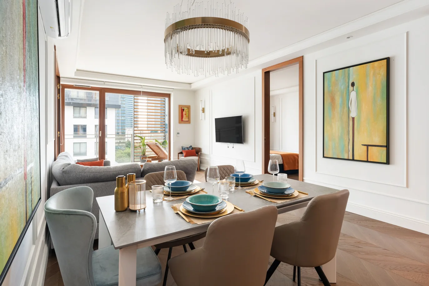 Exclusive apartment in the very center of Warsaw