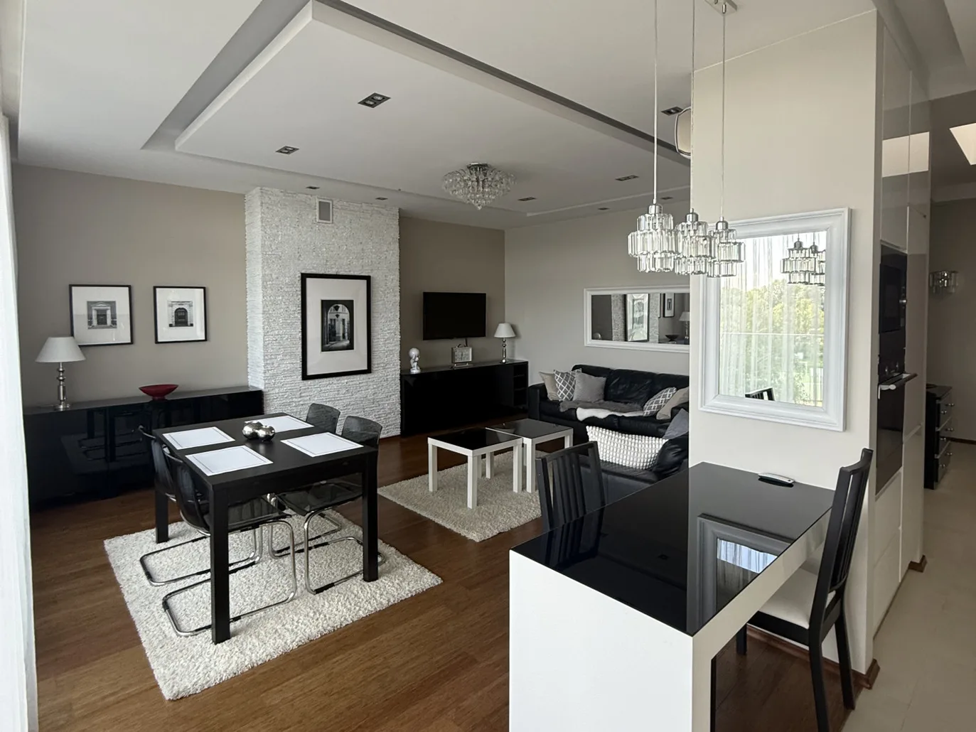 Elegant 100 sqm Apartment with Terrace