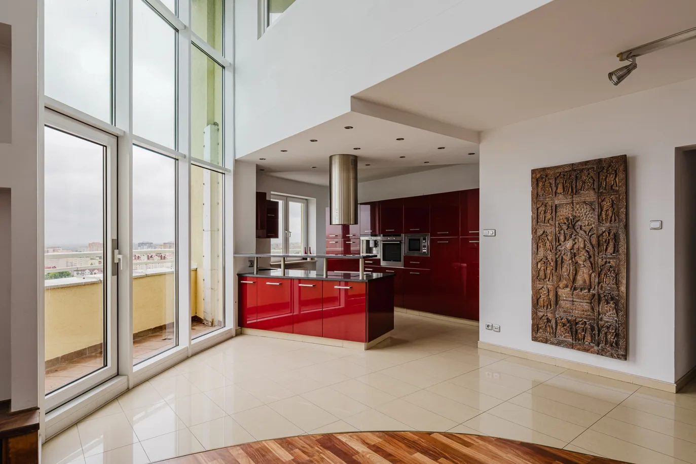 Three-Level Apartment with Panoramic Views