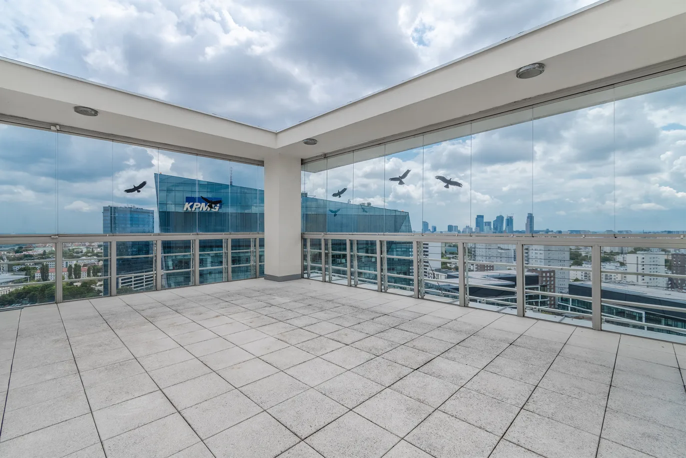 Spacious penthouse office in great location