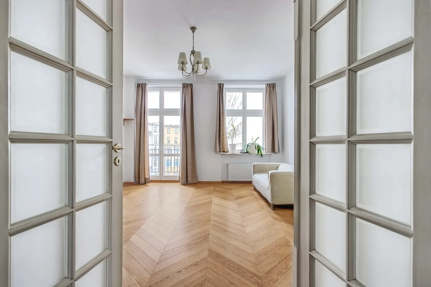 Flat in the center of Warsaw, next to the Metro