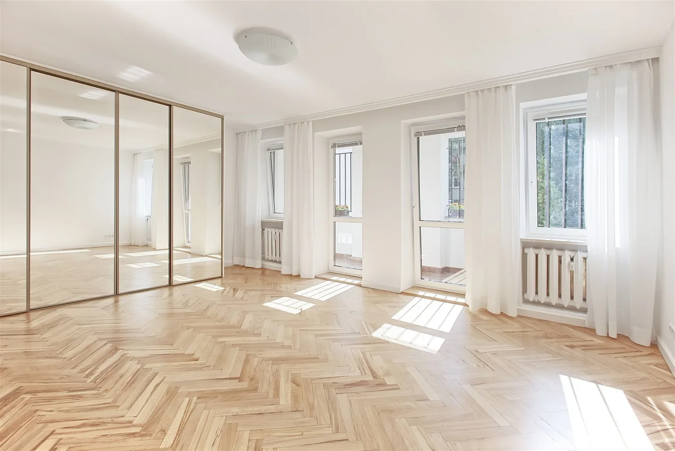 Light 3-bedroom apartment in Sadyba
