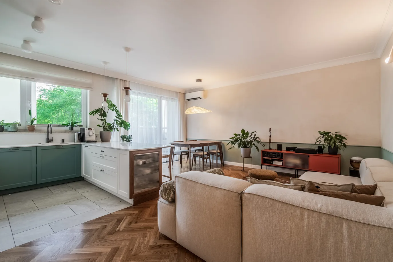 Perfect 4 rooms near Imielin Metro Station