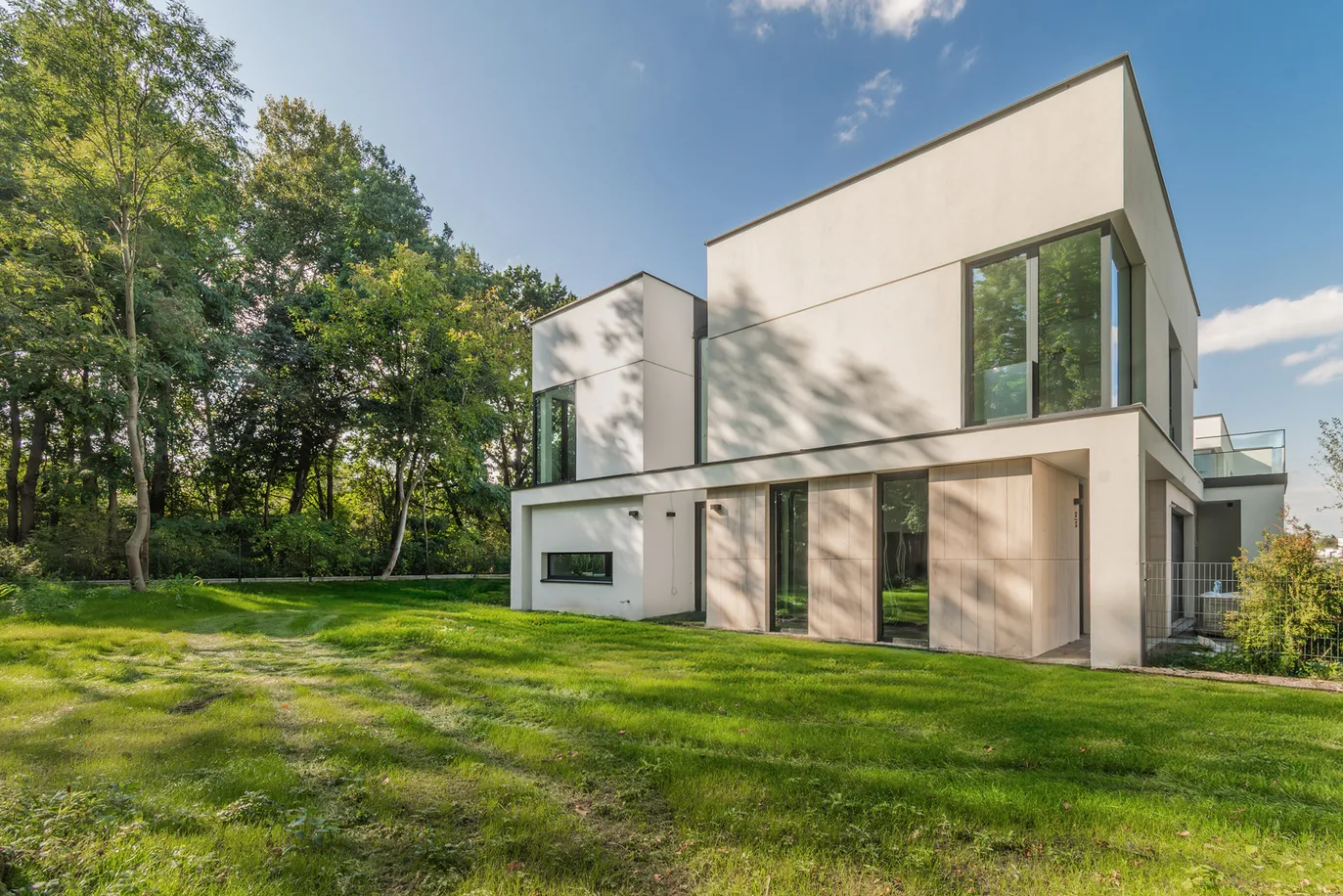 Two-level apartment with a garden in Wilanów.