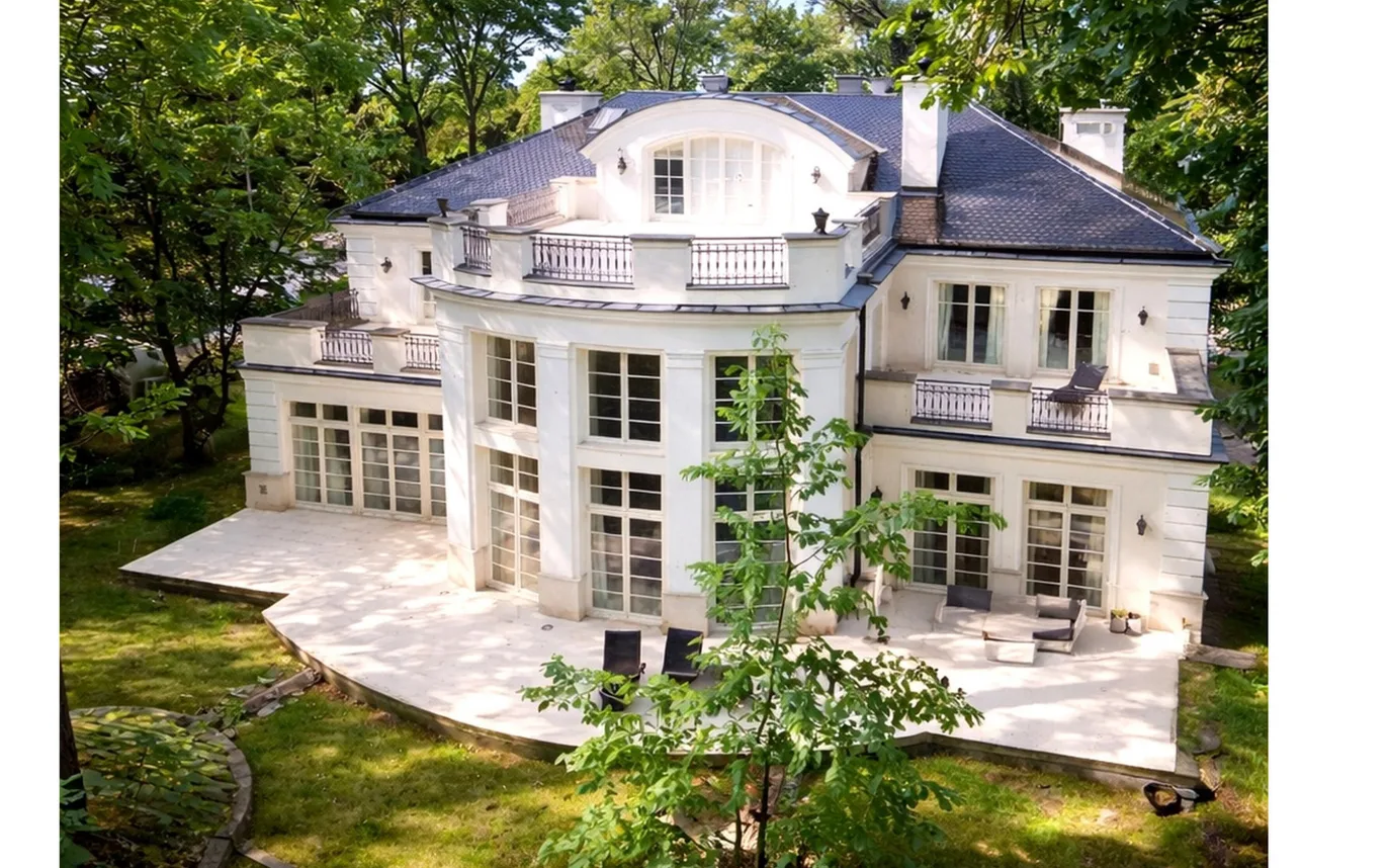Luxury Residence in the Tranquil Zalesie Dolne