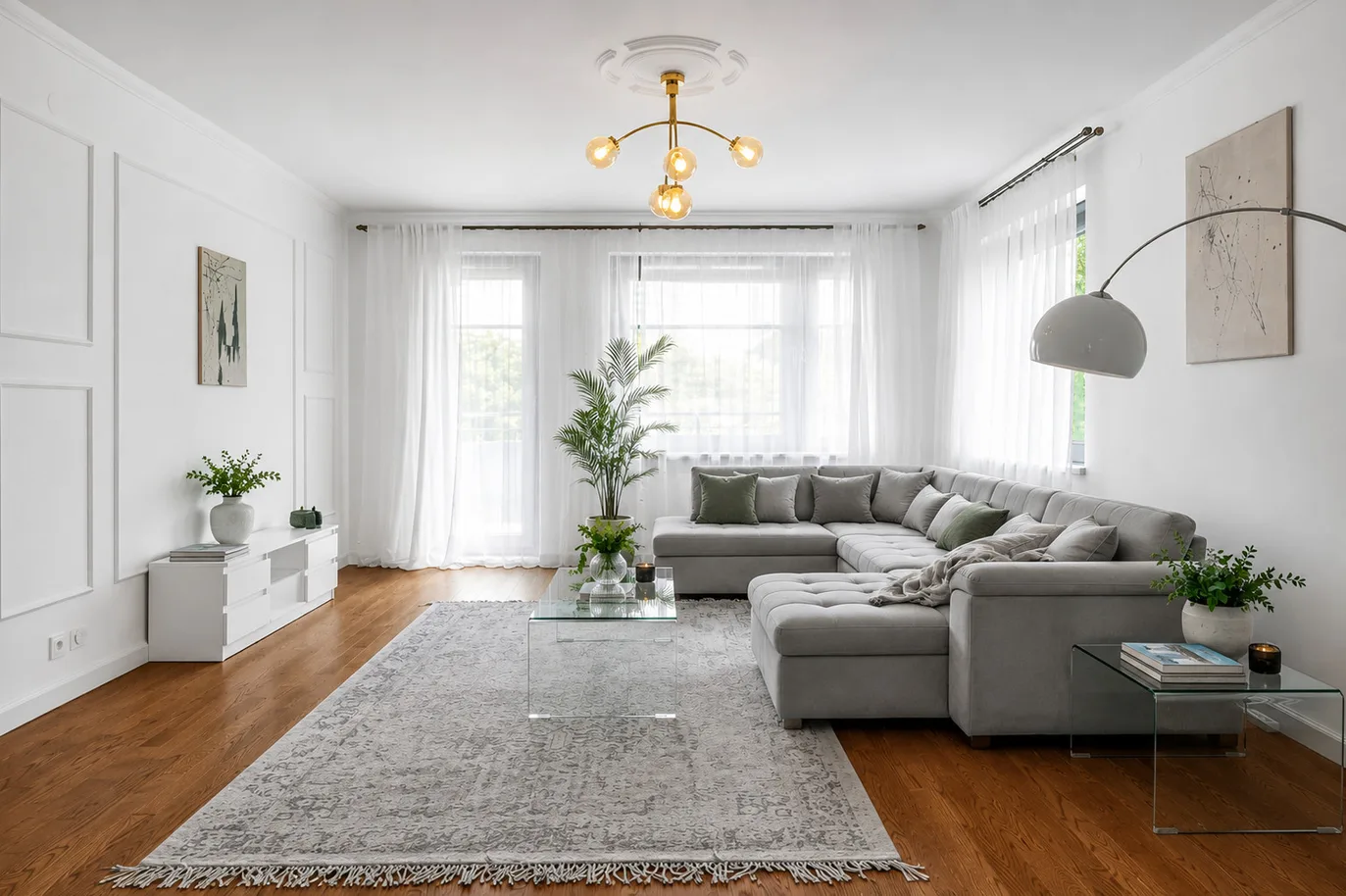 3-Bedroom Apartment on Grzybowska Street