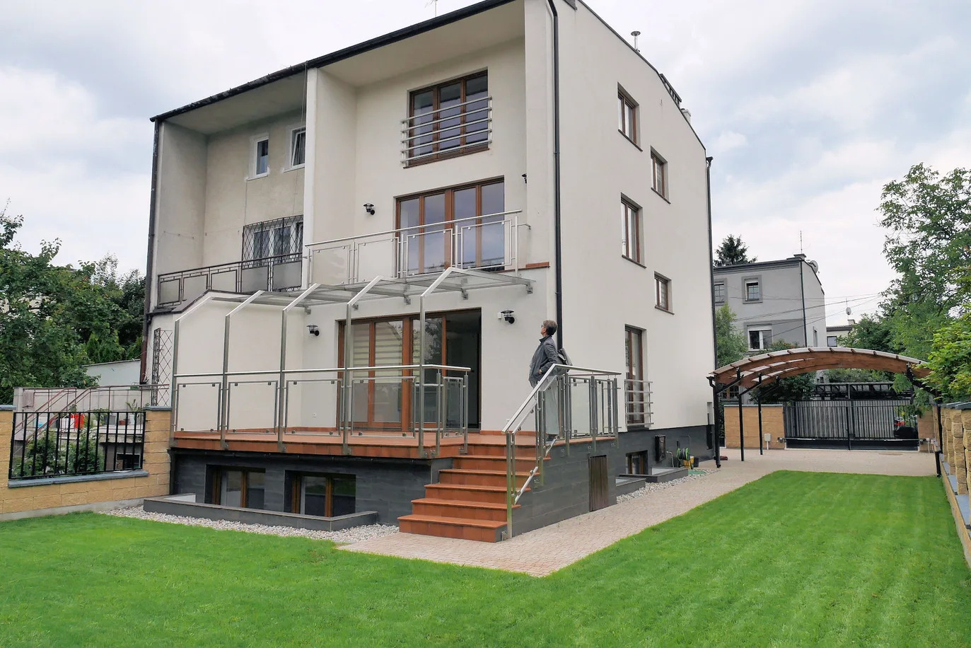 Elegant House in Sadyba |Residential or Office Use
