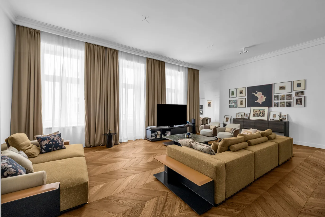 Elegant apartment in a restored tenement building