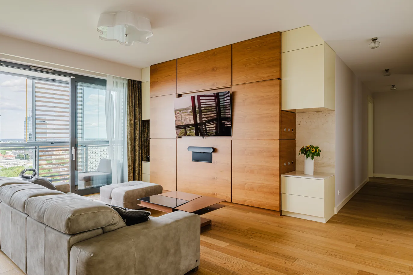 Exceptional Apartment with Skyline View