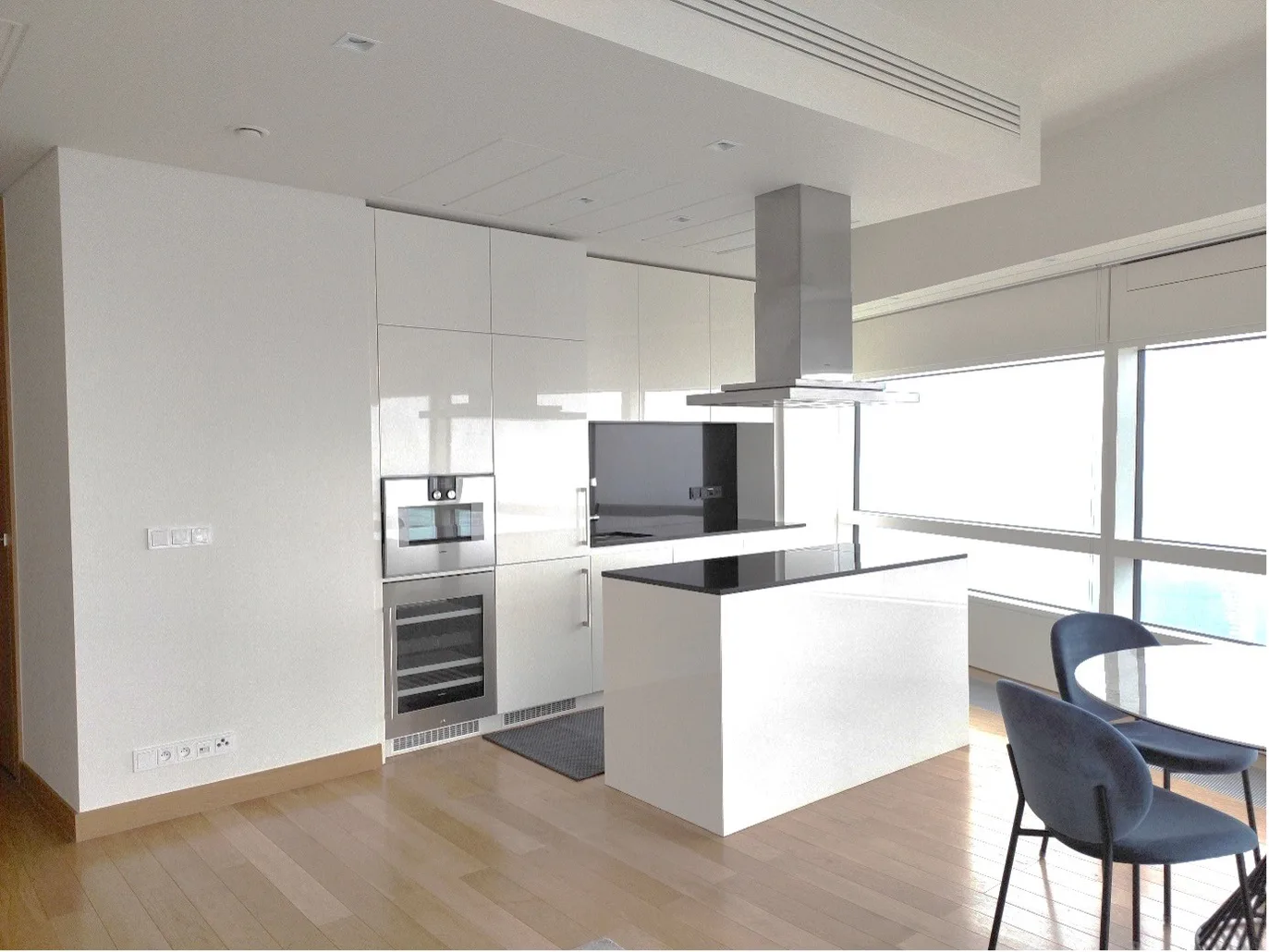 Apartment on the 36th Floor – Złota 44