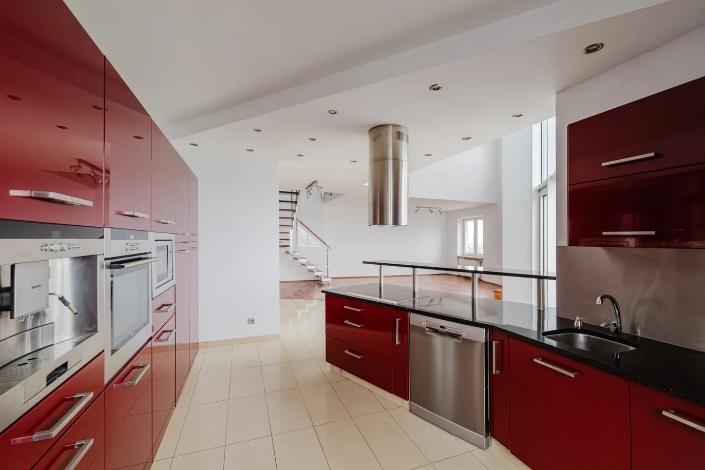 Three-Level Apartment with Panoramic Views