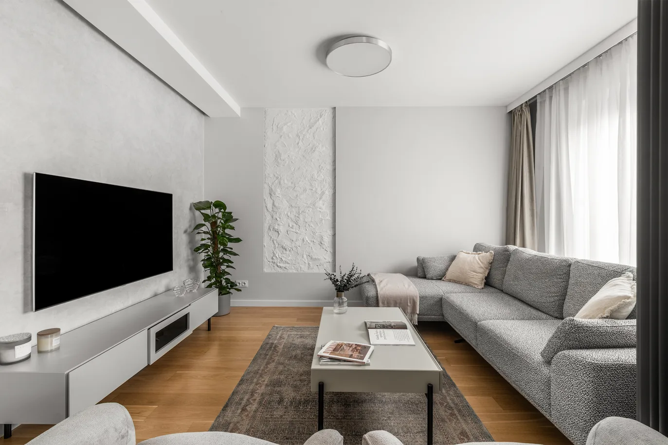 Modern 90m2 apartment for rent in Wola