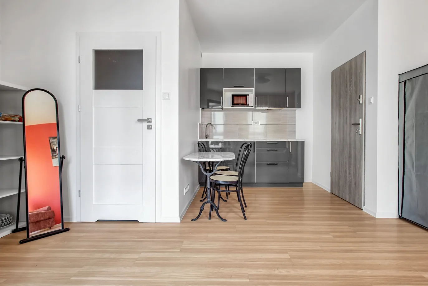 3 independent studio in one apartment