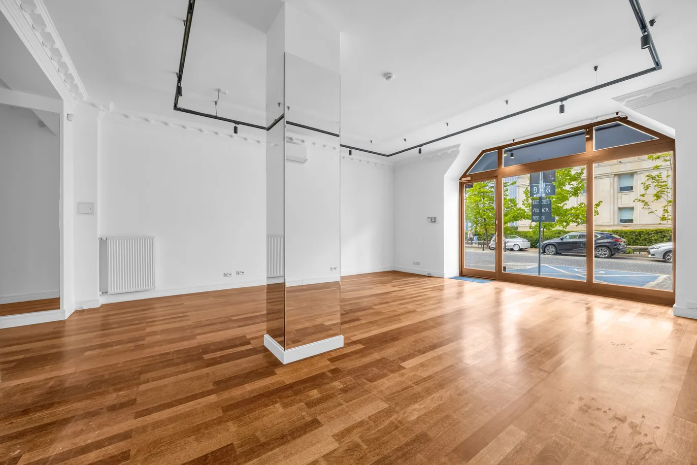 0% COMMISSION I Commercial premises in the center