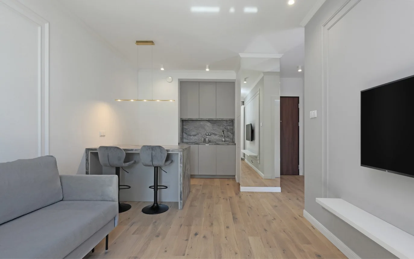 An elegant apartment in Mennica Residence
