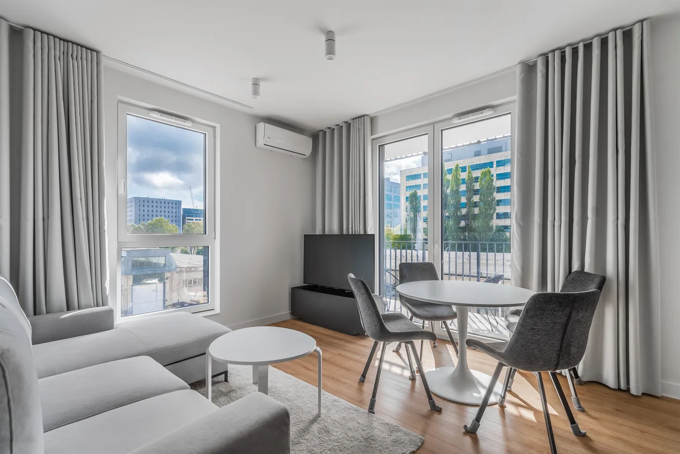 Three-room apartment near Westfield Mokotów