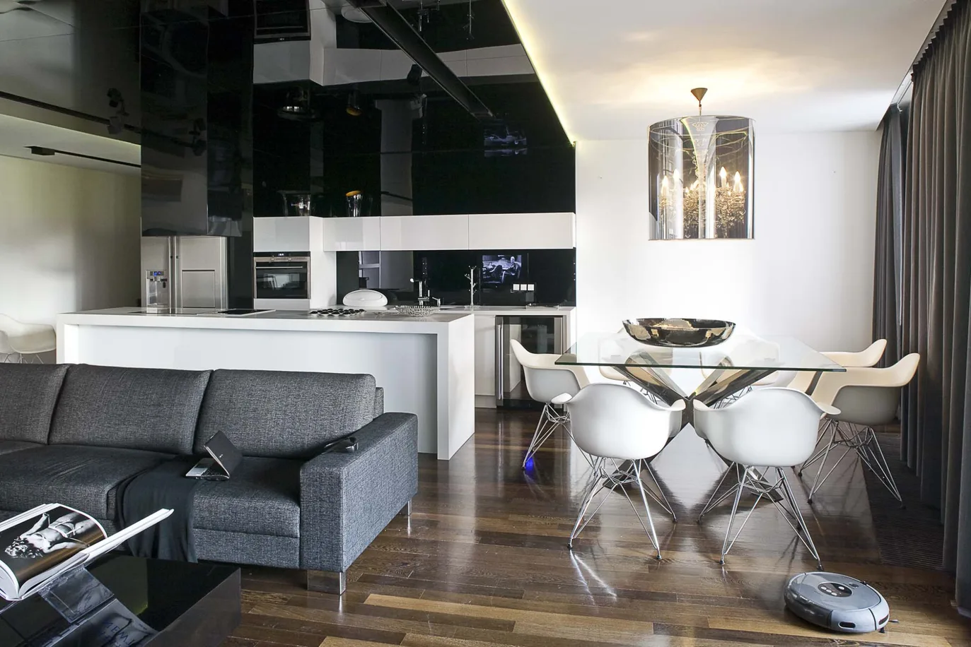 Spacious Three-Bedroom Apartment | Grzybowska
