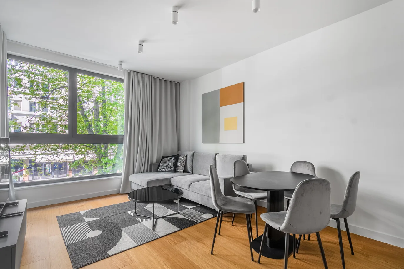 Three-room apartment, Grzybowska