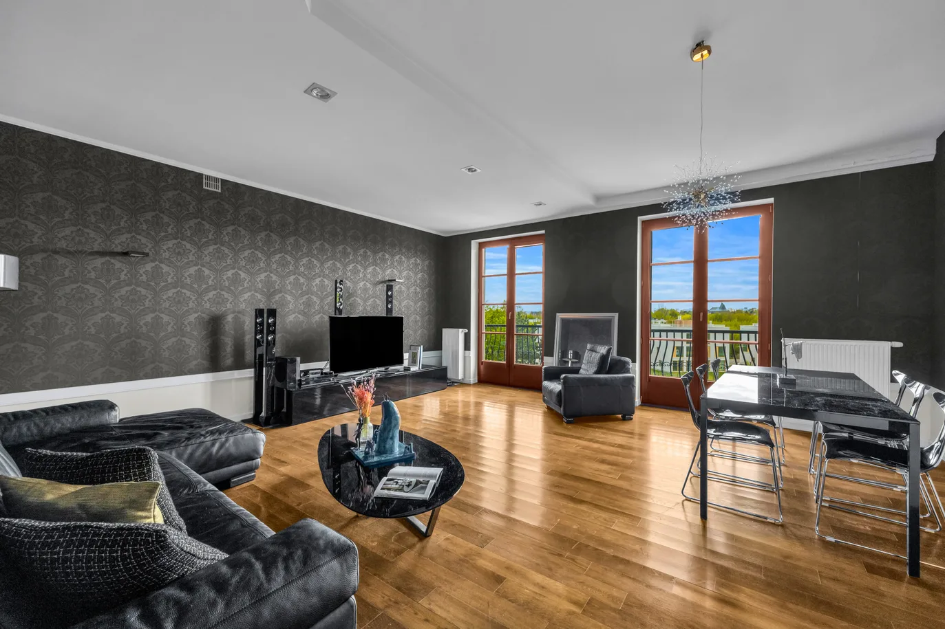 Modern 4-Room Apartment in Mokotów