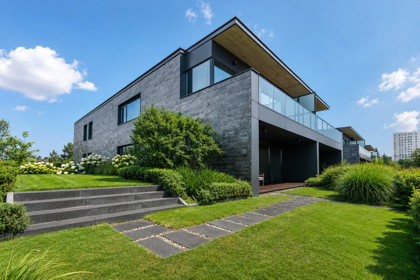 Luxurious apartment with a private garden