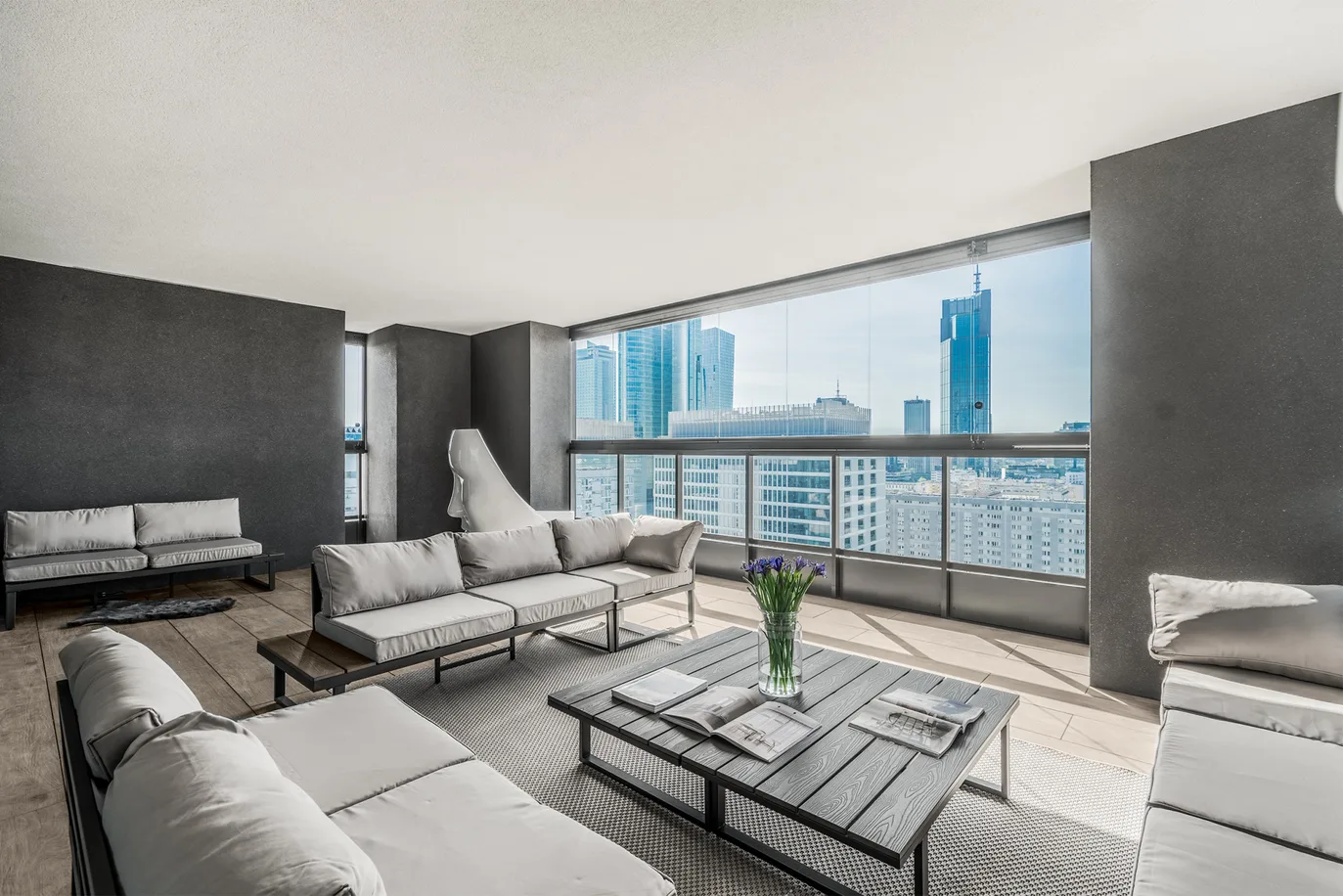 Spacious, luxurious apartment, Grzybowska