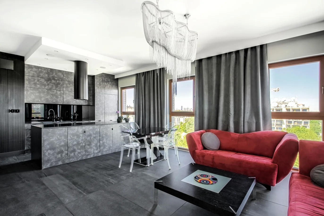 Spacious 4-bedroom family apartment